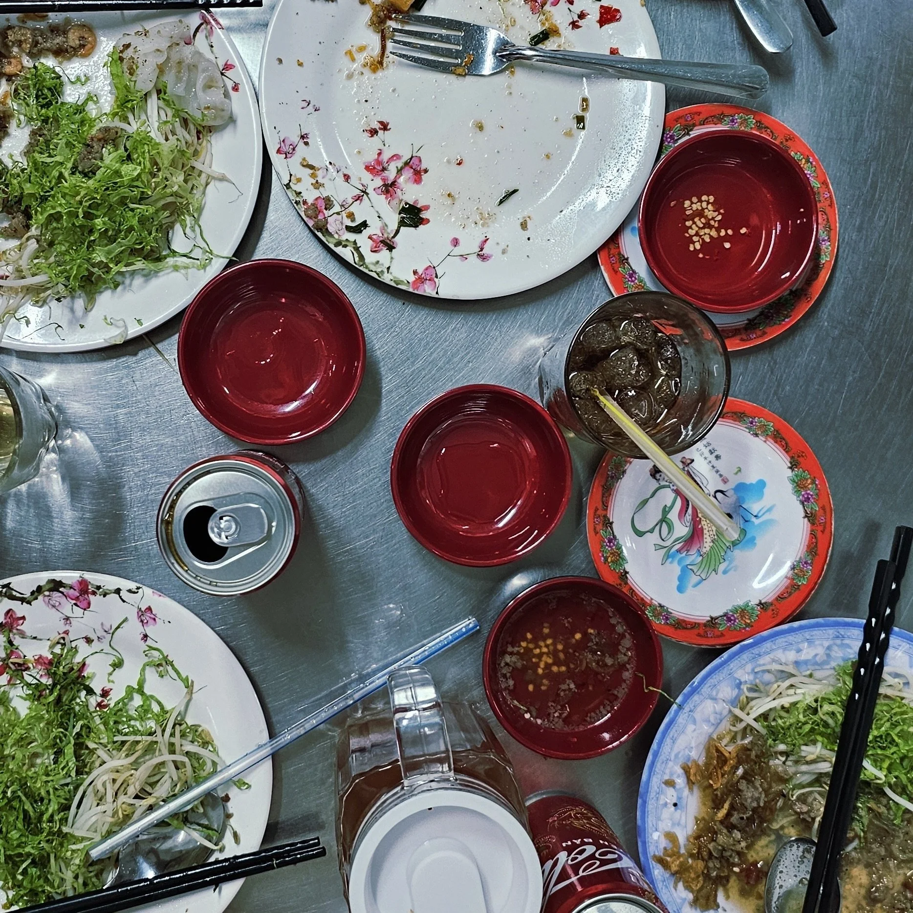 table vietnam