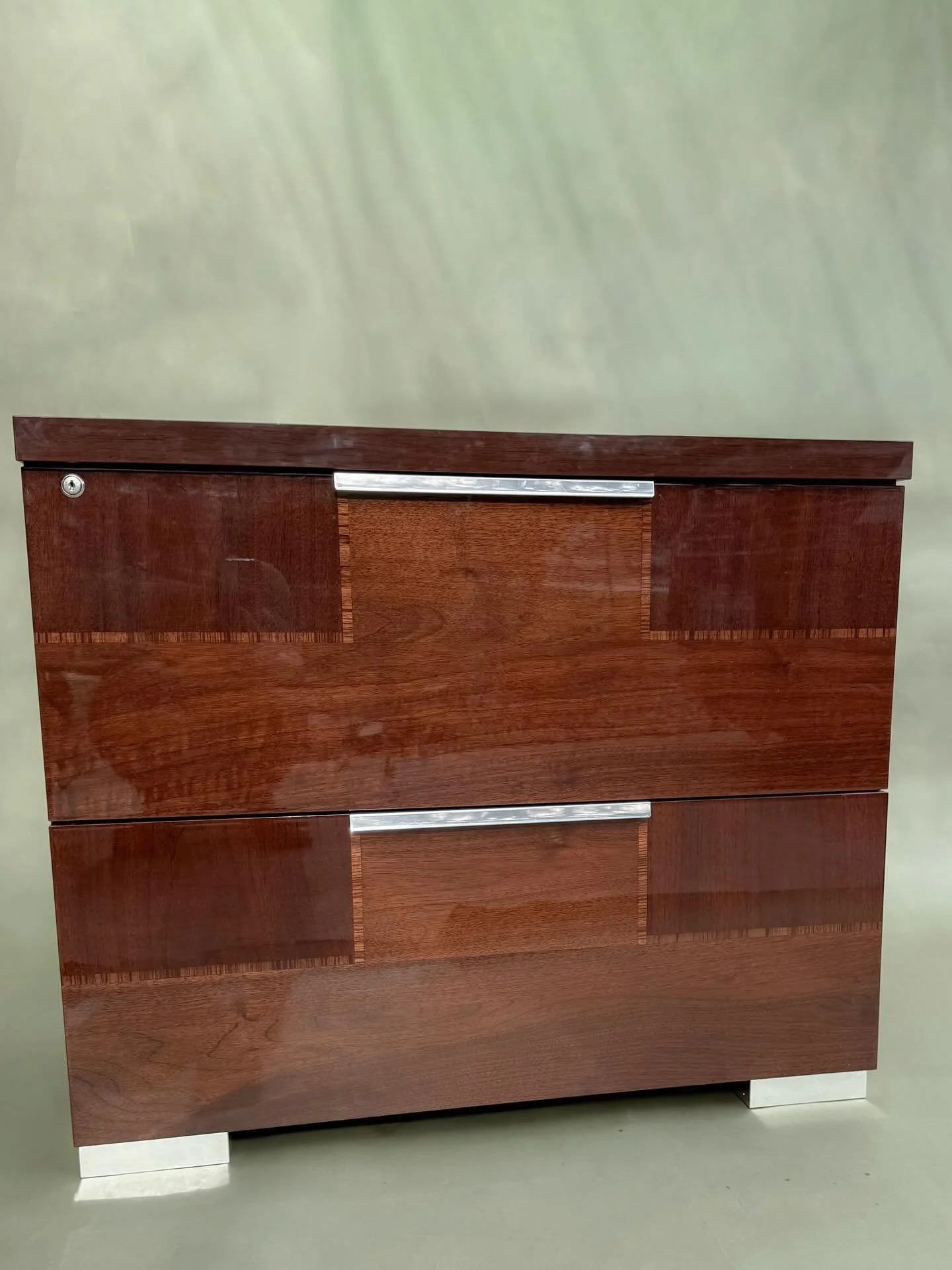 AVAILABLE- $200

Vintage Italian Modern High Gloss Walnut, Zebrano Wood and Chrome Nightstand / File Cabinet

Pristine vintage condition! Striking Walnut and Zebrano Wood Nightstand/File Cabinet by Alf Italia. Chrome feet and pulls contrast perfectly