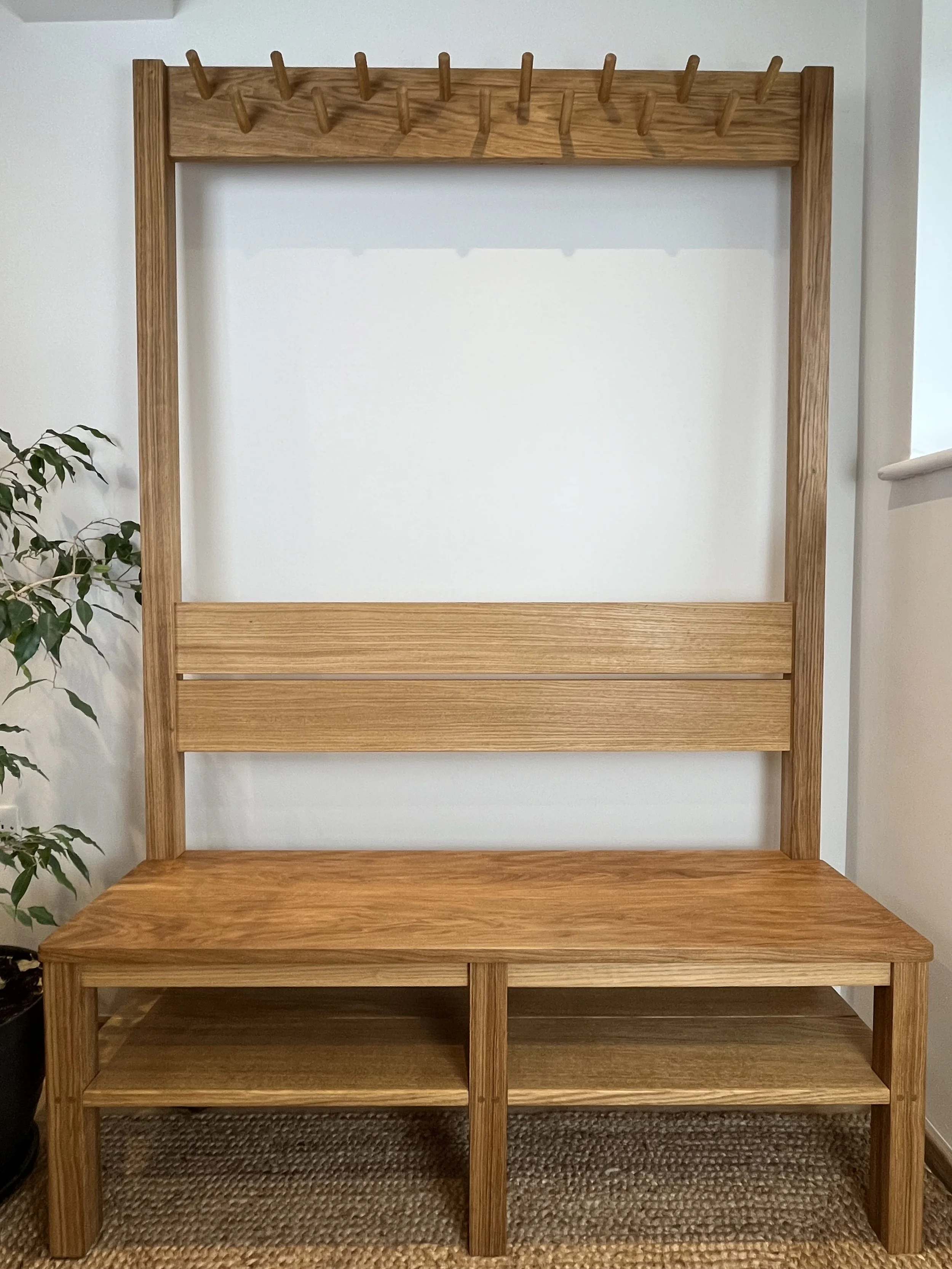 A made-to-measure hallway bench...