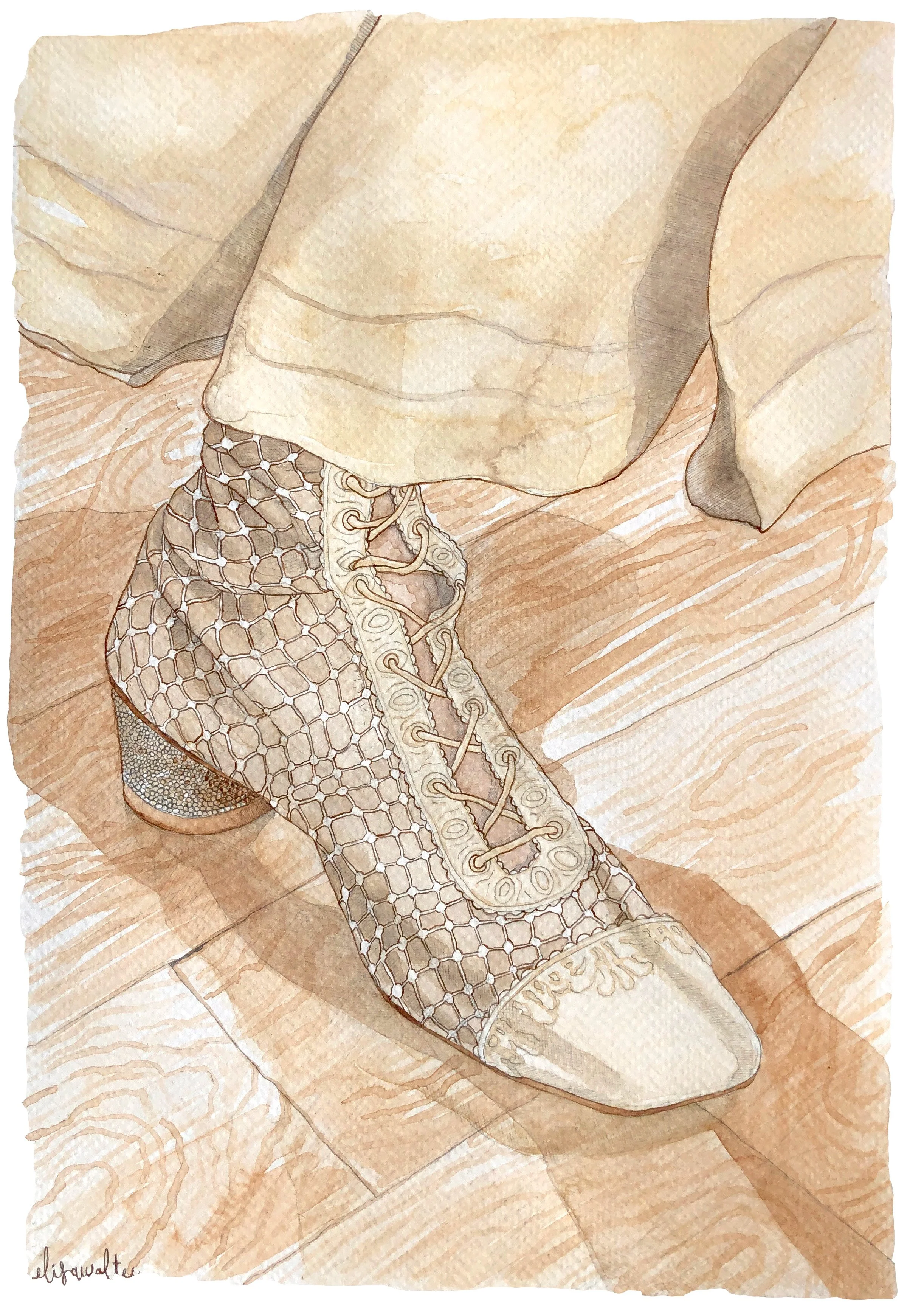 Chaussure de sport à motif léopard avec talon, portée avec un pantalon beige et un chemisier blanc, sur un sol en bois.