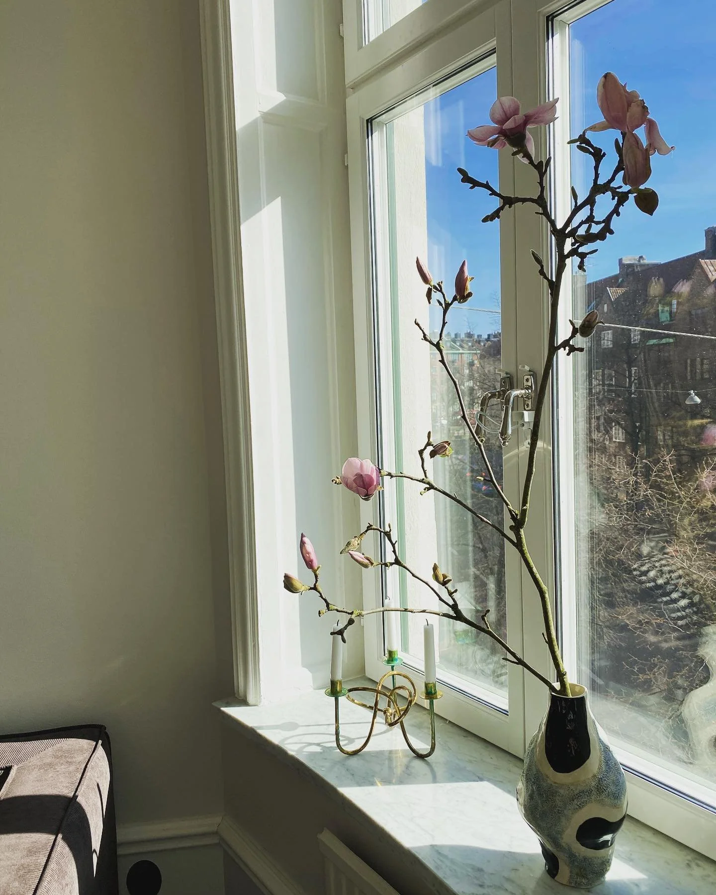 Spring feeling ✿
.
.
.

#studio__lys #interiorprojects #murano #muranolamp #muranochandelier #chandelier #glasschandelier #home #homedecor #interiordesign #interior #interiordetails #heminredning #hem #heminspiration #decoration #homestyling #homedec