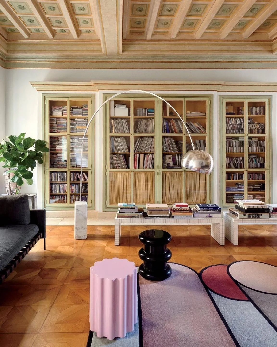 Dreamy home of @marielouisescio via @tmagazine
.
.
.

#studio__lys #interiorprojects #murano #muranolamp #muranochandelier #chandelier #glasschandelier #home #homedecor #interiordesign #interior #interiordetails #heminredning #hem #heminspiration #de