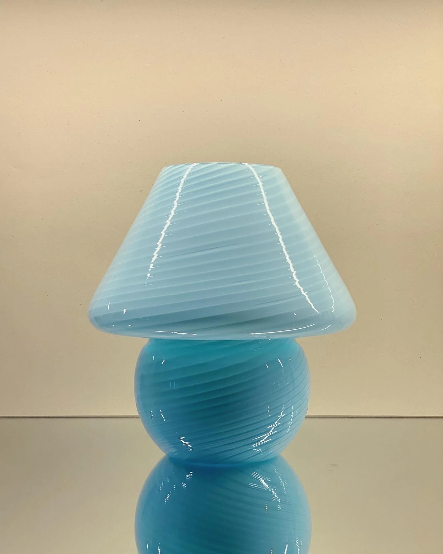 We still have some beautiful Murano lamps in stock!! ~DM for info~
.
.
.
 #murano #muranoglass #muranolamp #mushroomlamp #italianglass #vintage #midcenturymodern #midcentury #studio_lys