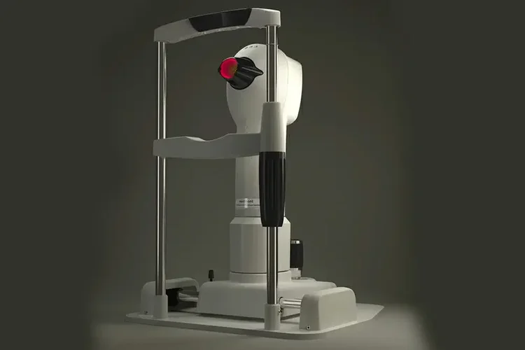 Medmont E-300 corneal topographer