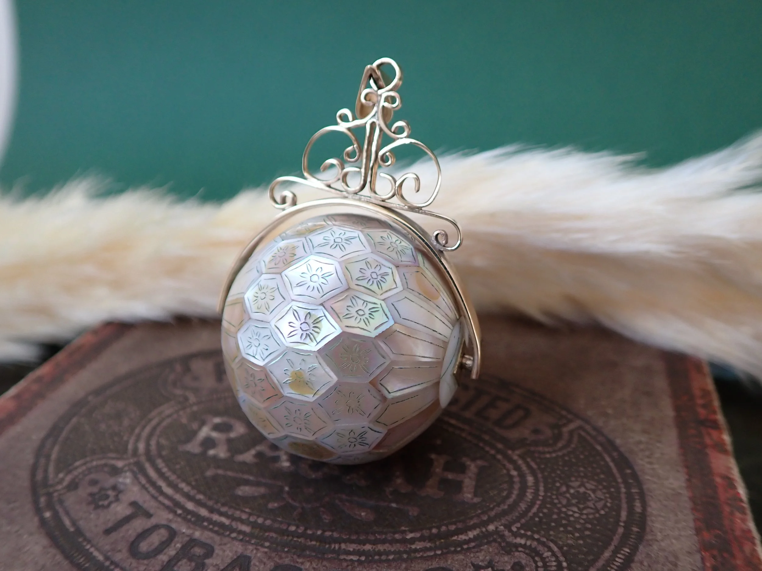 Georgian Mother of Pearl and 9ct Gold Spinning Fob Seal