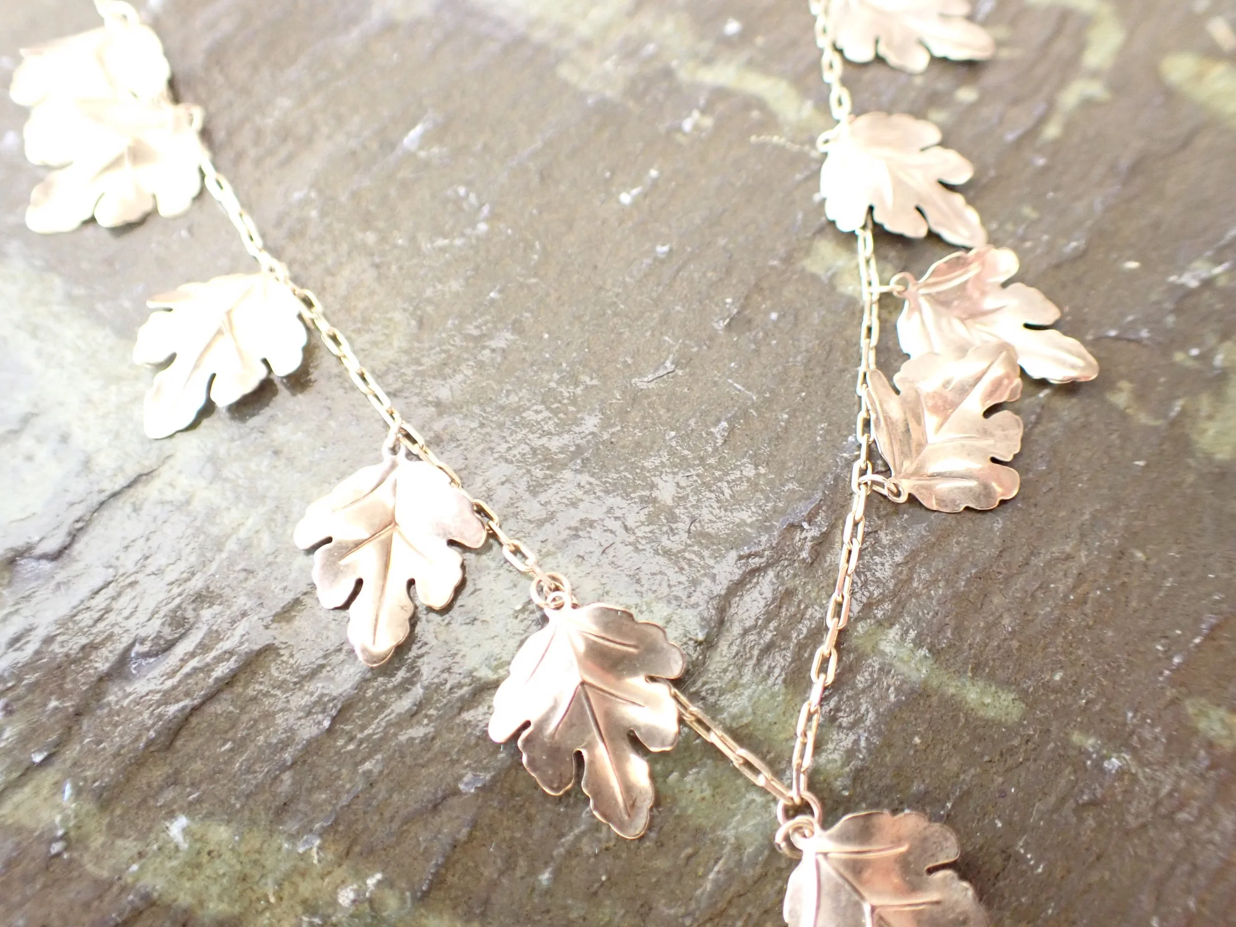 Vintage 9ct gold leaf necklace chain