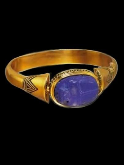 An ancient Egyptian scarab beetle ring in high carat gold and lapis lazuli