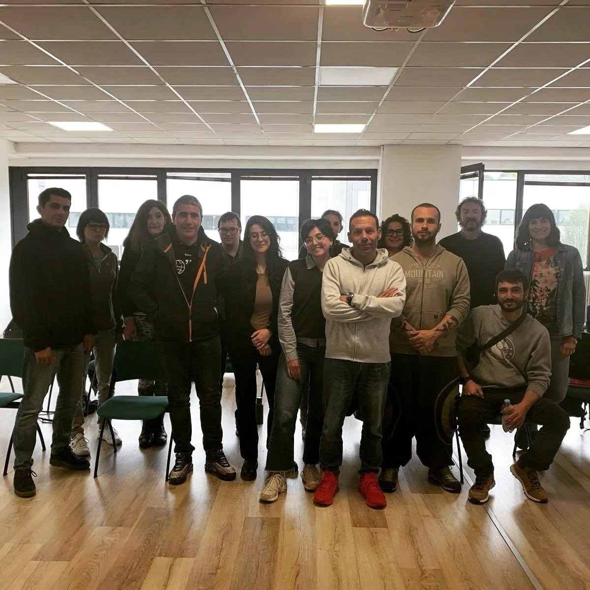 La nostra squadra (quasi) al completo ha appena finito una settimana molto interessante, partecipando a diversi corsi di aggiornamento sulla sicurezza, sul antincendio e sul primo soccorso! Buon fine settimana a tutti. 🥰🍀💛