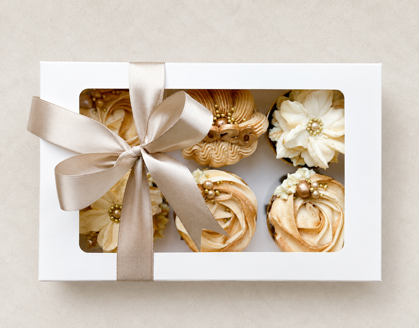 Elegant white and light gold swirl cupcakes, handcrafted in Dublin by Full Bloom Bakehouse. Perfect for weddings, engagements, New Year’s Eve celebrations, bridal showers and luxury events. Sophisticated buttercream cupcakes designed for elegant occa