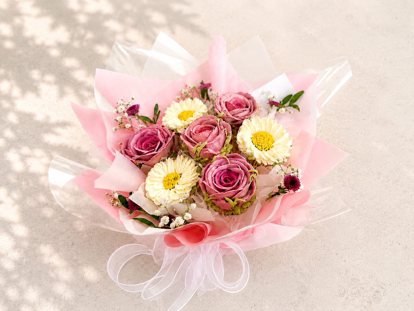 Seven-cupcake bouquet featuring hand-piped pink roses and white daisies, handcrafted in Dublin by Full Bloom Bakehouse. A charming floral cupcake bouquet inspired by classic garden flowers, perfect for birthdays, Mother’s Day, thank you gifts, get we