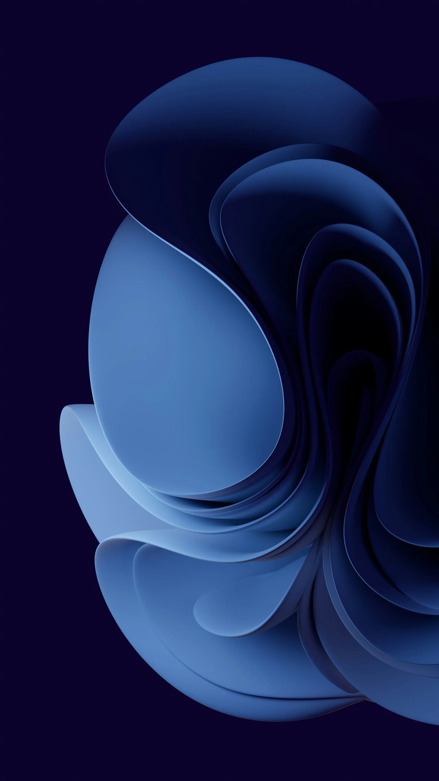 Abstrakte dunkle blaue und schwarze Form, die an Blumen oder Tintenzeichnung erinnert.