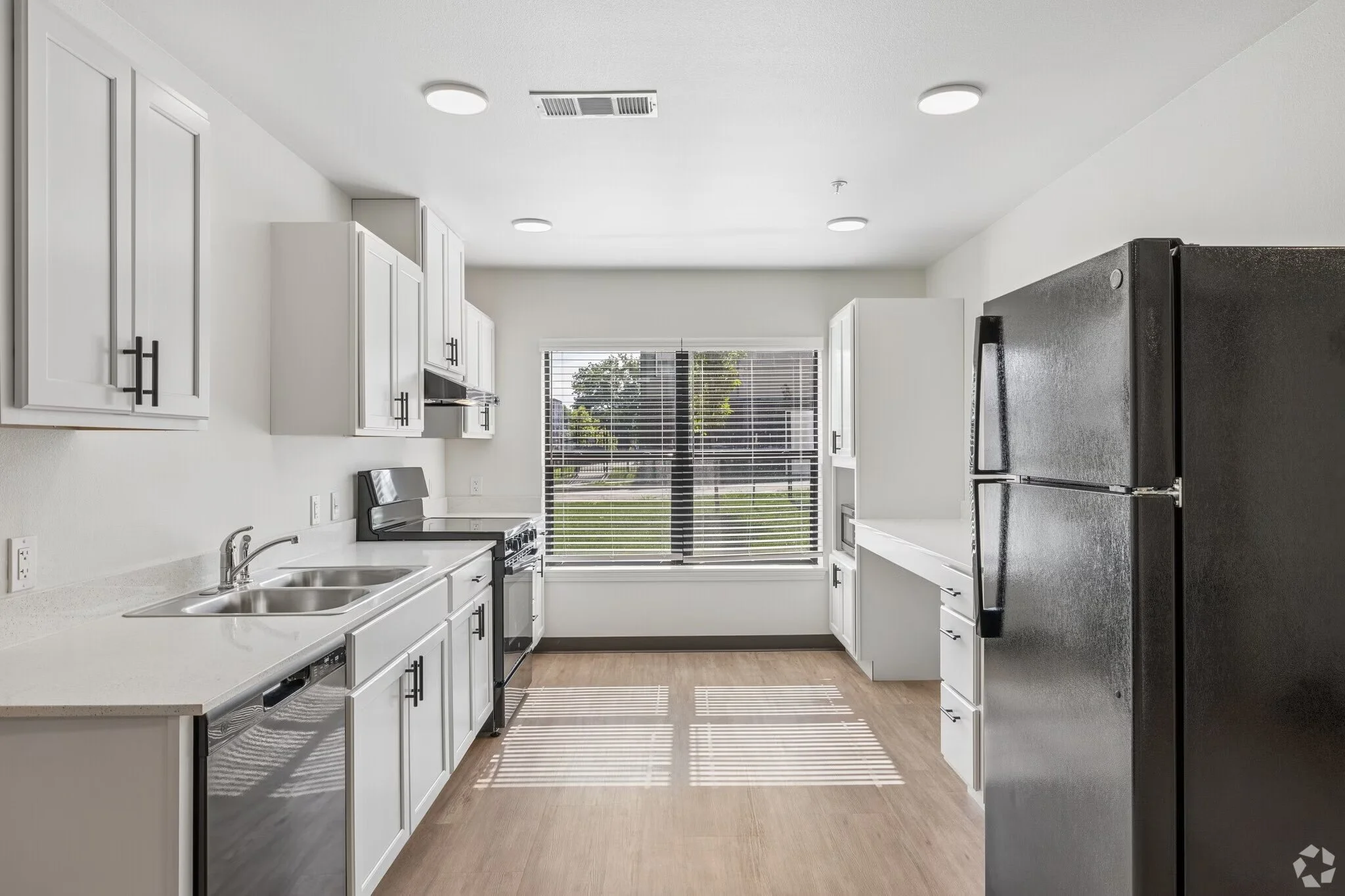 the-mabion-kansas-city-mo-3br-2ba---1046sf---kitchen copy.jpg