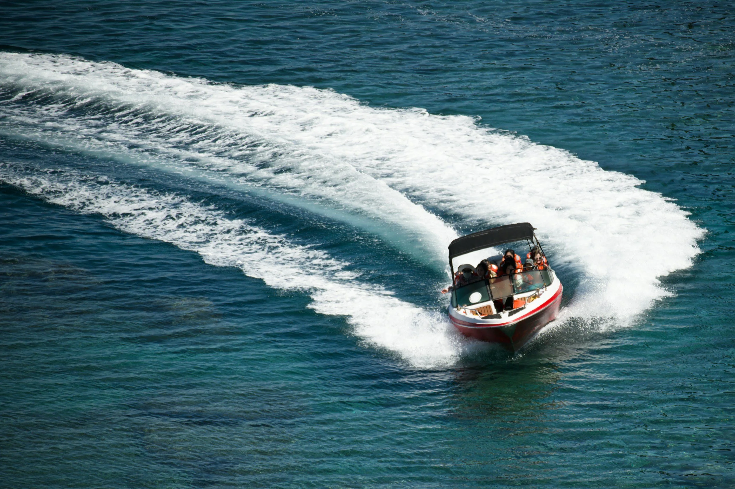A boat moving quickly across the water – Entertainment & Recreation businesses in the Les Cheneaux Islands
