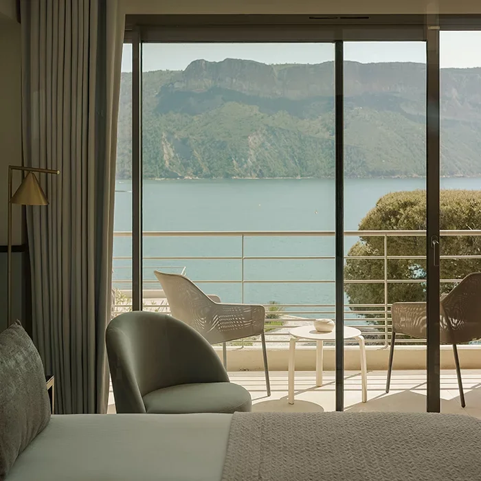 PROVENCE 2027—Sea-view room, shared (2 women)