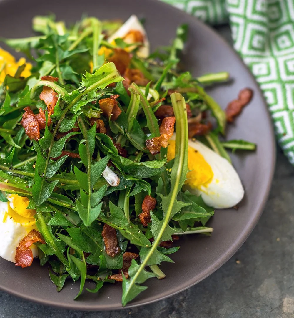Loewenzahnsalat_mit_Speck_und_Ei.jpg