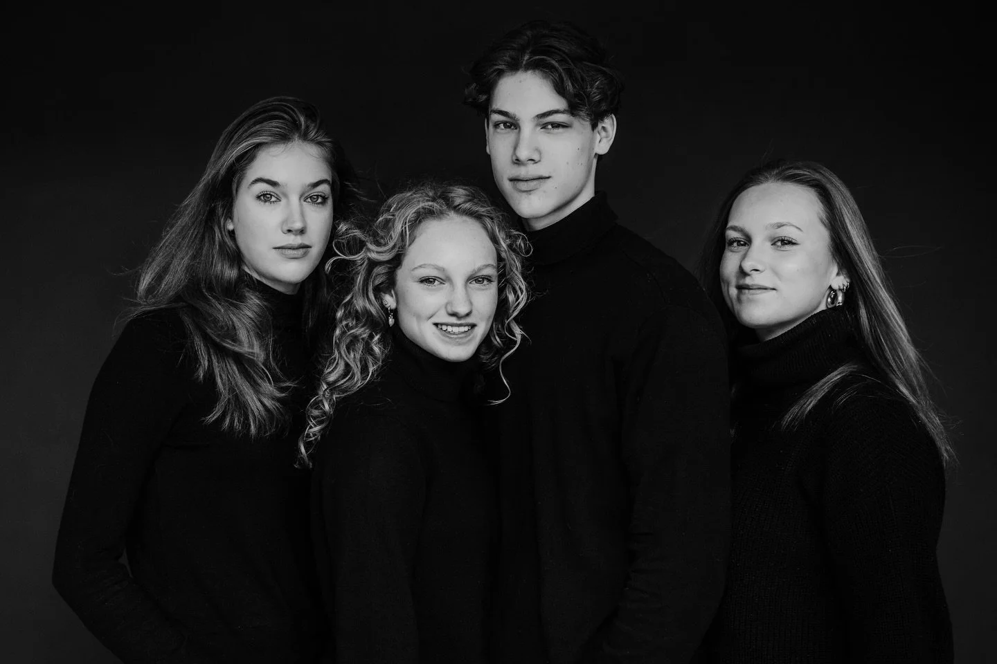 Wanneer heb jij voor het laatst een &eacute;chte foto van je kinderen samen laten maken? 

Sommige foto&rsquo;s worden met de jaren alleen maar waardevoller.
Vier kleinkinderen, samen vastgelegd in een tijdloos fine-art portret als cadeau voor oma An