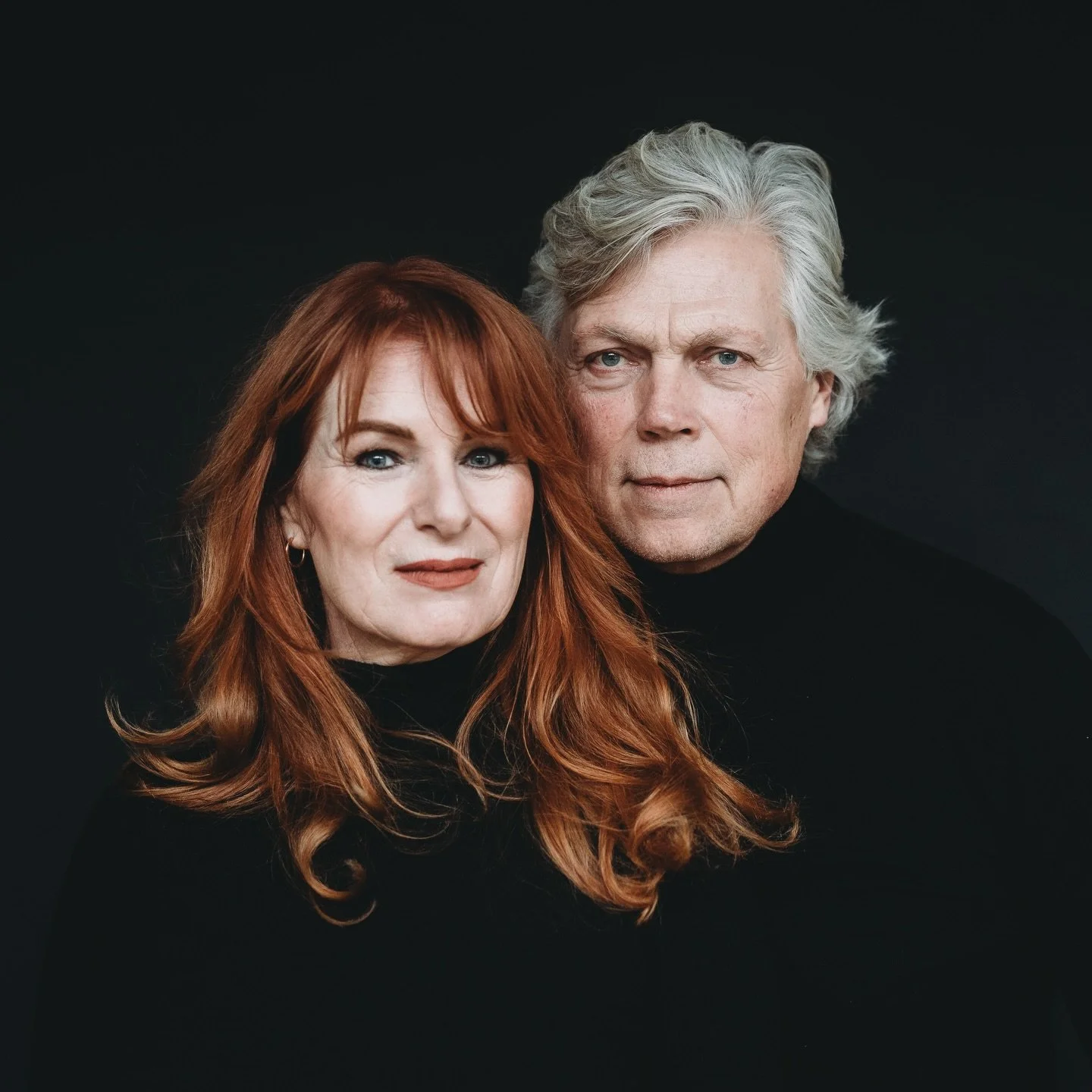 Marjon &amp; Roelof

Of zoals hij zelf zegt: zijn &lsquo;mooie rooie&rsquo;. En geloof me, dat is niets te veel gezegd. Wat een prachtige vrouw. Wat een krachtig, liefdevol stel samen.

De chemie, de rust, de kracht &mdash; alles klopt.
Sterke portre