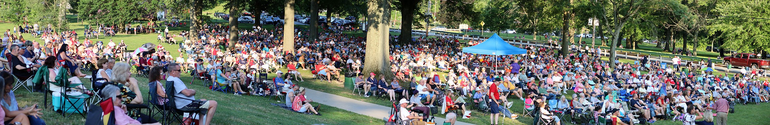 A packed crowd of 3,000+ for Pure Gold's show & fireworks at Renzie Park in McKeesport PA