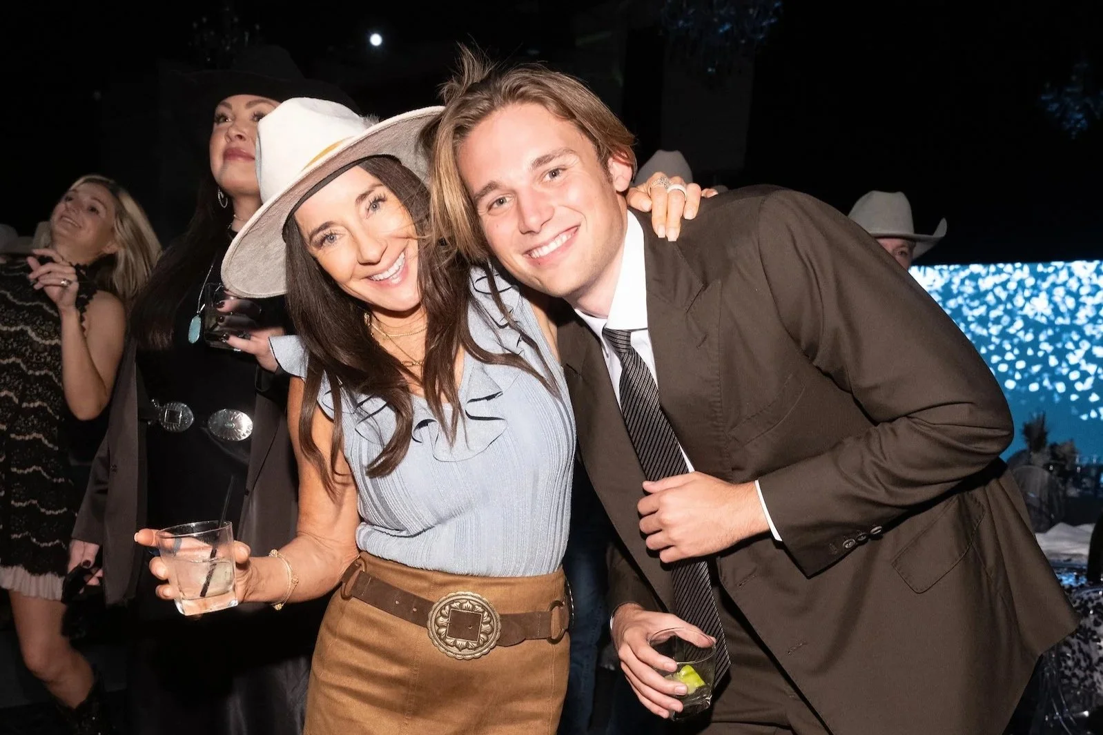 Heart Strings: Dolly’s Guitar, Easton Corbin and a Stetson-Savvy Crowd Set Record for Dec My Room