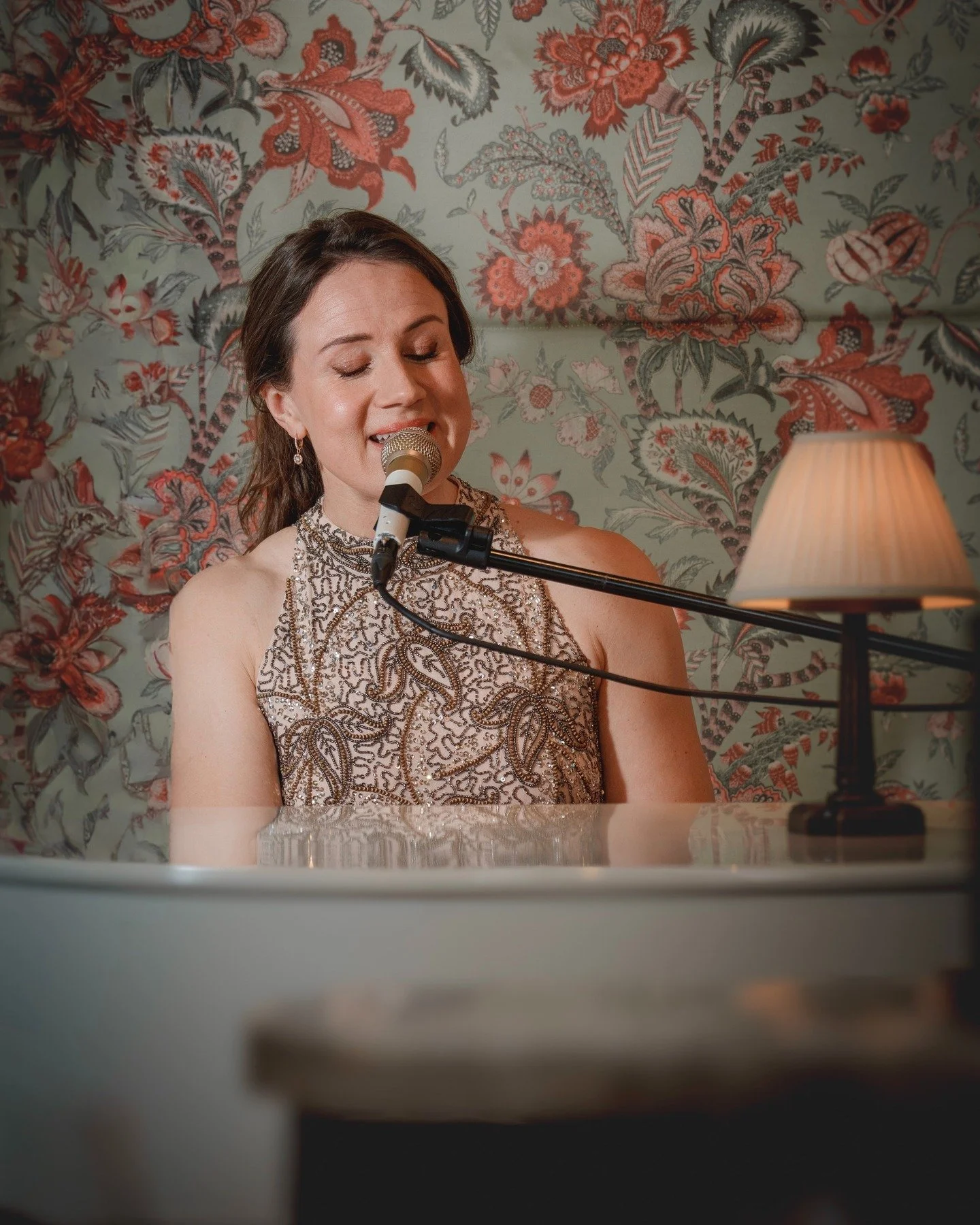 Soft evenings, warm lights, and music that lingers in the background.

Returning to the lovely @wentbridgehouse next Friday &mdash; always a beautiful setting for evenings like these.

📷 Photo by @martinhillaryphotography

#wentbridgehousehotel #yor