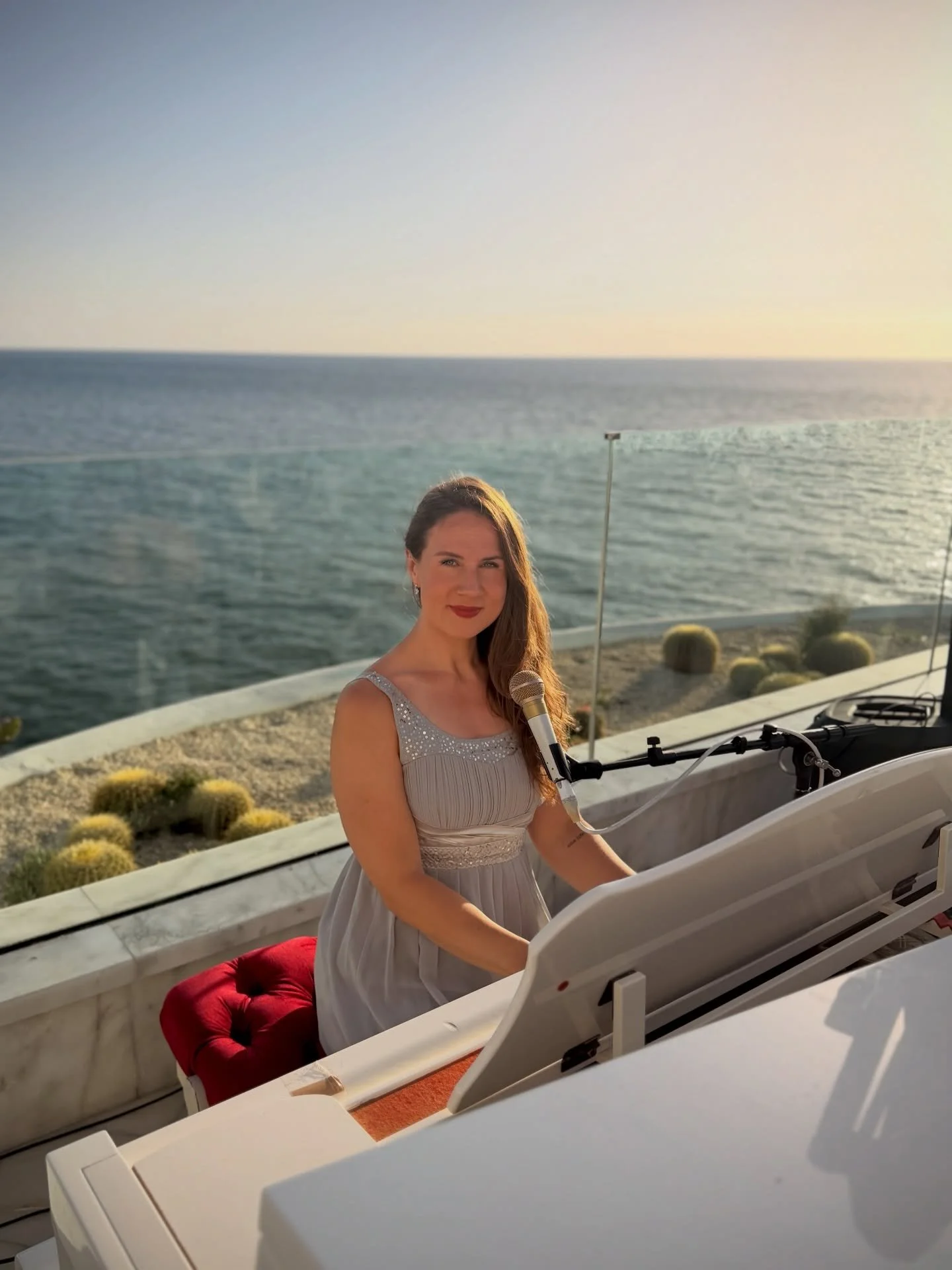 Bienvenue au Le Mirage &hearts;️
Bonjour de Tanger, Maroc.

For two weeks, I&rsquo;m incredibly grateful to be the resident singer-pianist at the beautiful @lemiragetanger an iconic hotel overlooking the Atlantic Ocean. 

I&lsquo;m performing live as