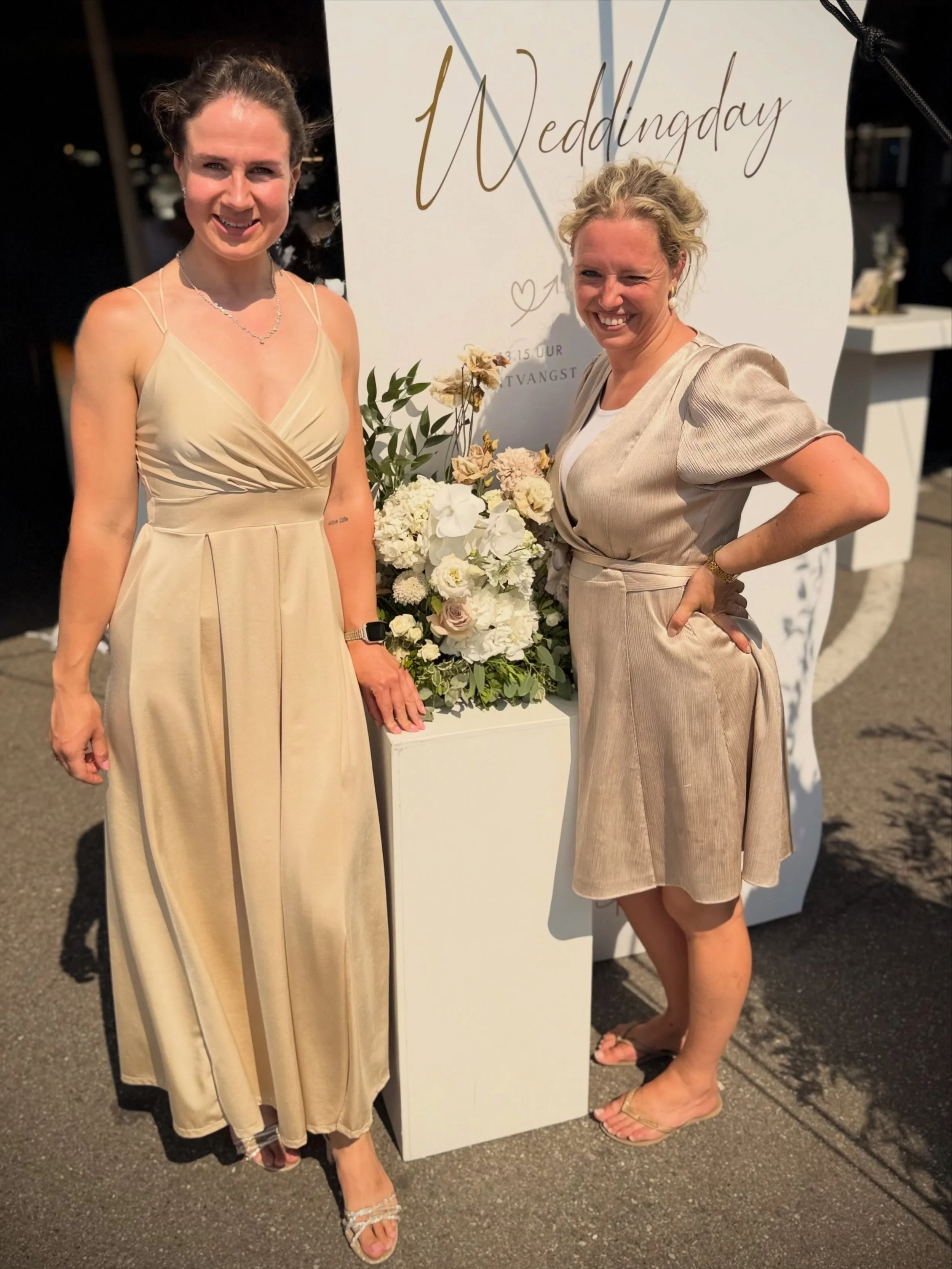 Een echt goede&nbsp;weddingplanner merk je op de trouwdag soms juist aan alles wat je n&iacute;&eacute;t hoeft op te merken... ☝🏼&nbsp;

Tijdens de bruiloft van Nova &amp; Brad werkte ik samen met Gerina @vierjegeluk - en dit is precies waarom ik zo