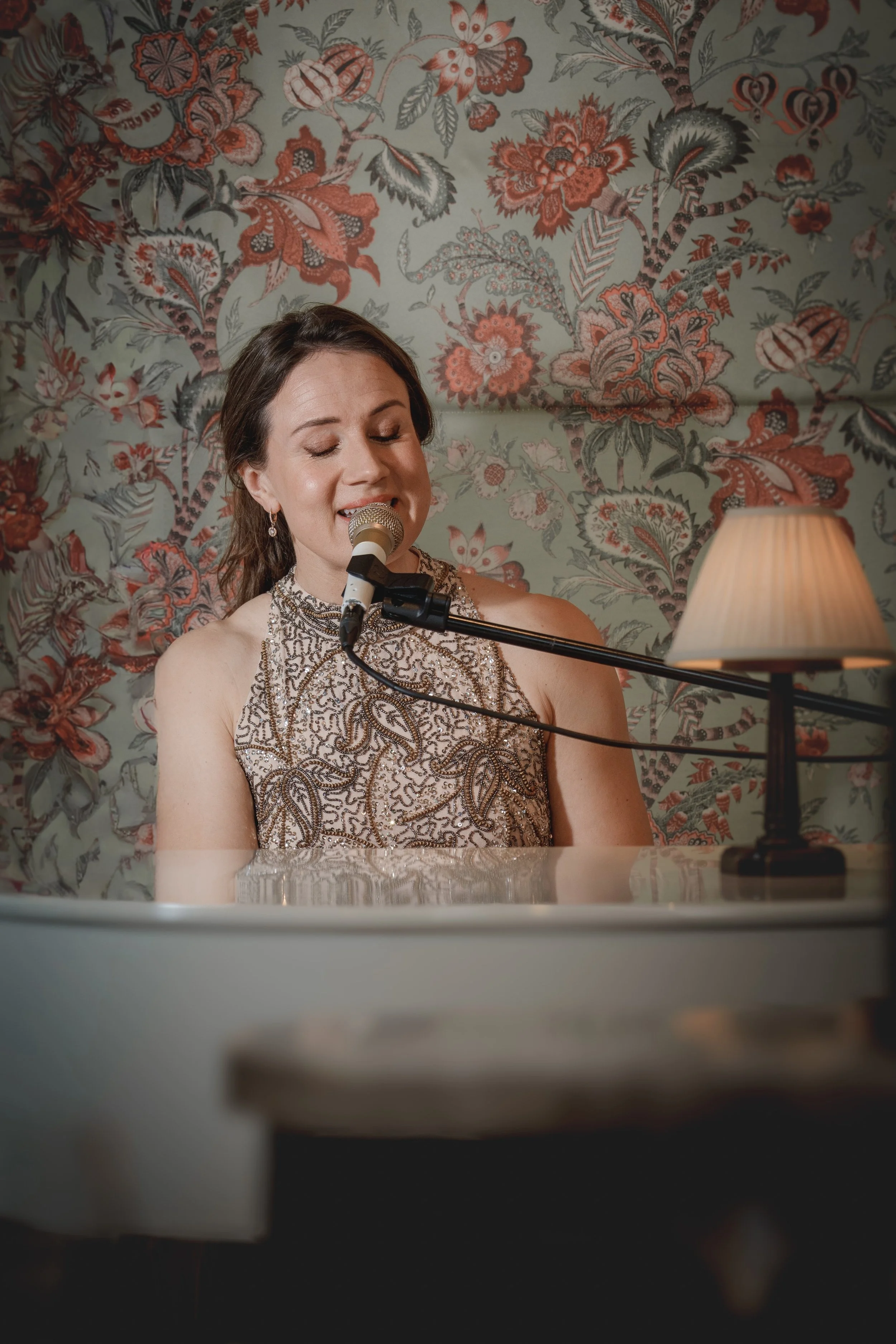 Kim Brooklyn singing and playing piano at Wentbridge House Hotel in West Yorkshire