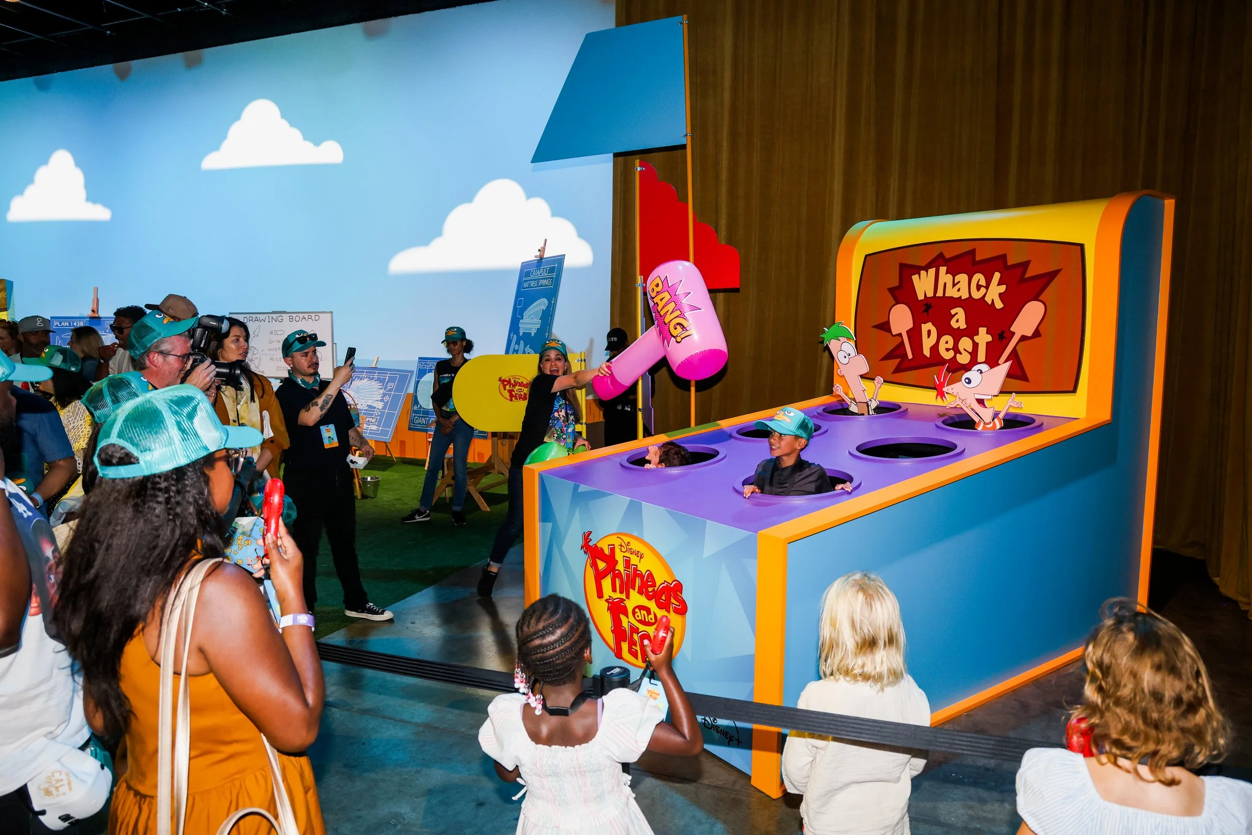 LC_PhineasFerb053125-169.jpg