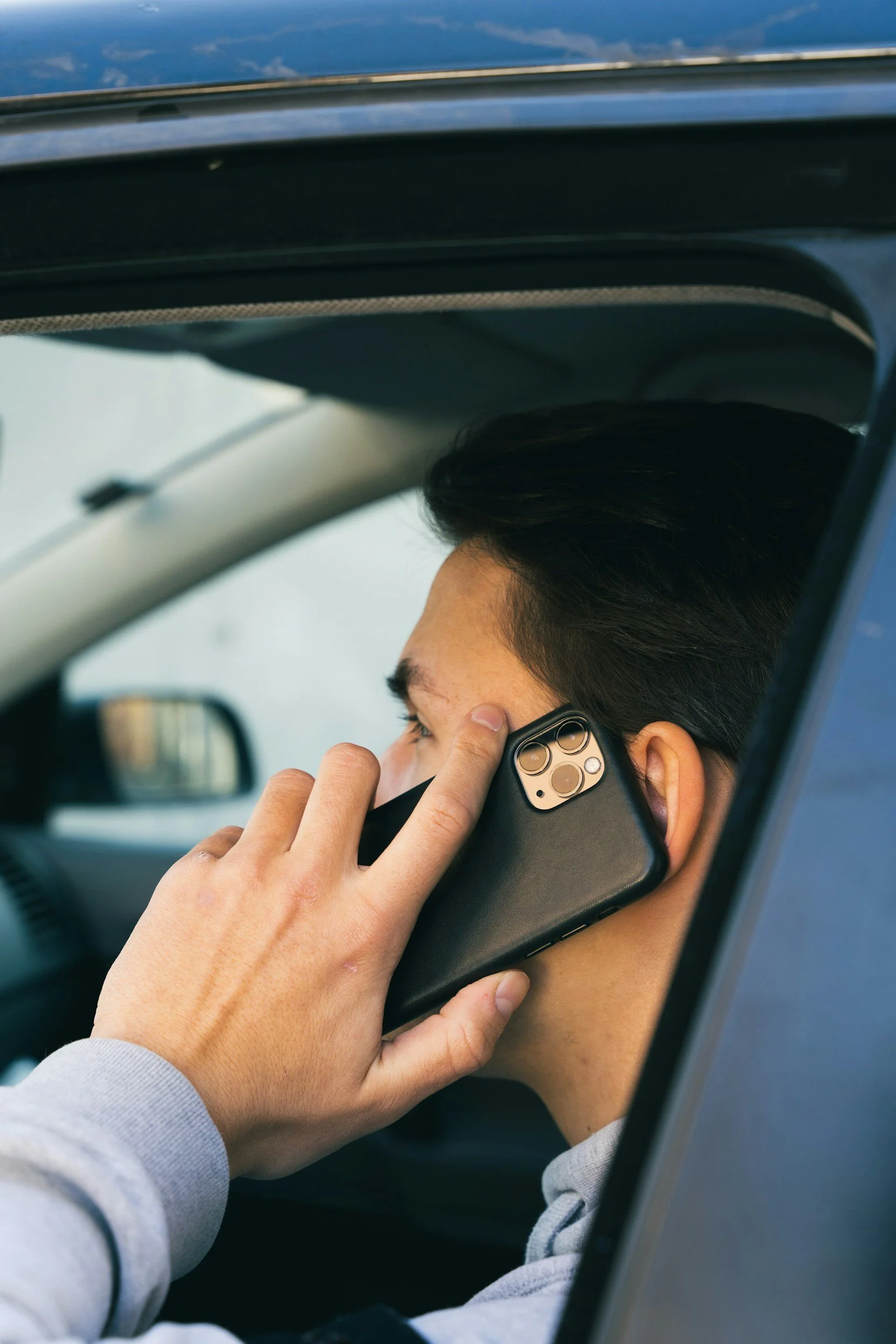 Customer calling EuroTech Mobile to request European auto service from inside a vehicle.
