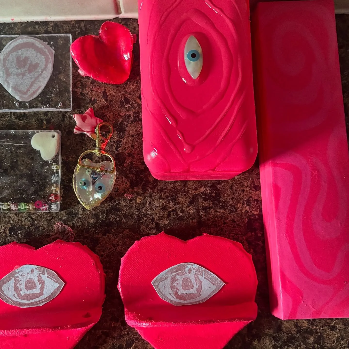 Trinkets and smalls! Will be at @hhbookclub for the lovers market 1-5pm on Sunday with trinkets, prints, zines, and chat so come treat yourself and keep me company x 

#glasgowart #smallartbusinessuk #artmarket #trinkets