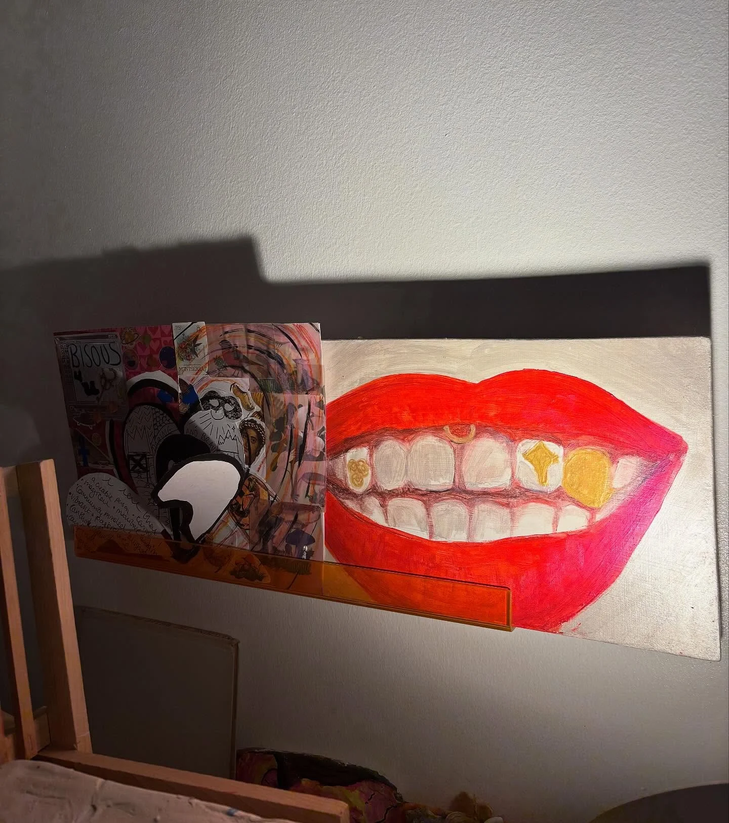 Current works on display in the desk gallery!

#emergingartistuk #trinkets26 #smallartbusiness #artpopup #toothgem 

Home Art Studio | Small Art Business | Art Pop-up