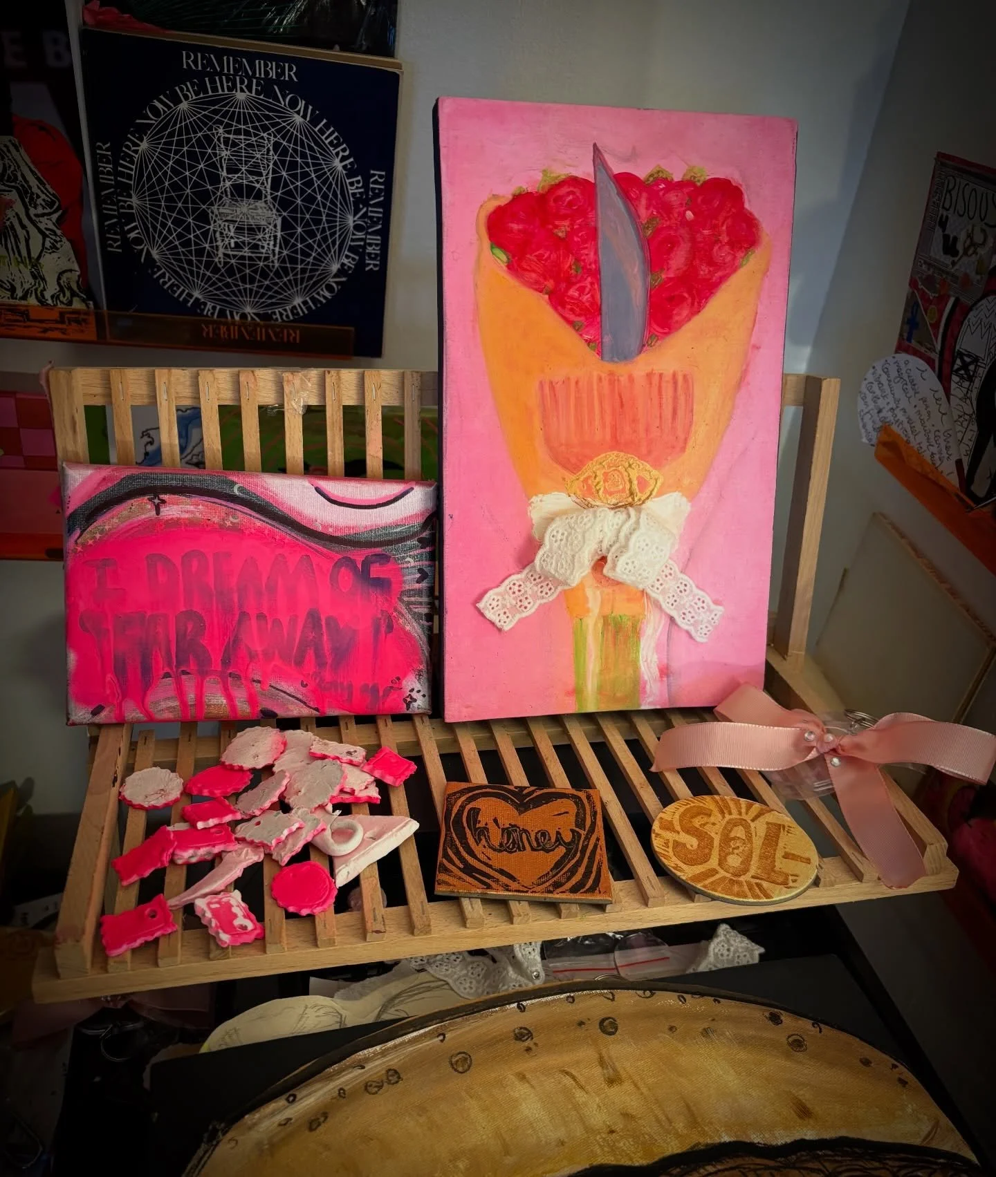 Drying rack update!!!!!!! Sneak peek of some trinkets and display pieces for the exhibition! Few weeks left for the #artopencalluk 

Excited to prep for a few markets coming up and get back to the creative season in bloom 🌺 

#emergingartistuk #trin