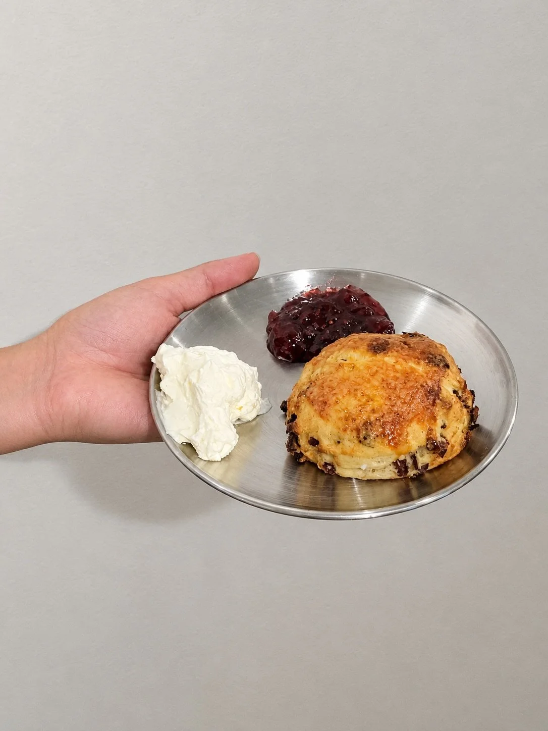 Freshly baked scones, served warm with clotted cream and a generous spoonful of jam 🍓

📍Available at Vismarkt and Rodeweg