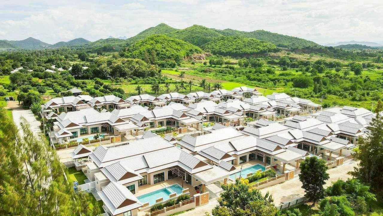 alwo-signature-luxury-villa-hua-hin-private-pool(8).jpg