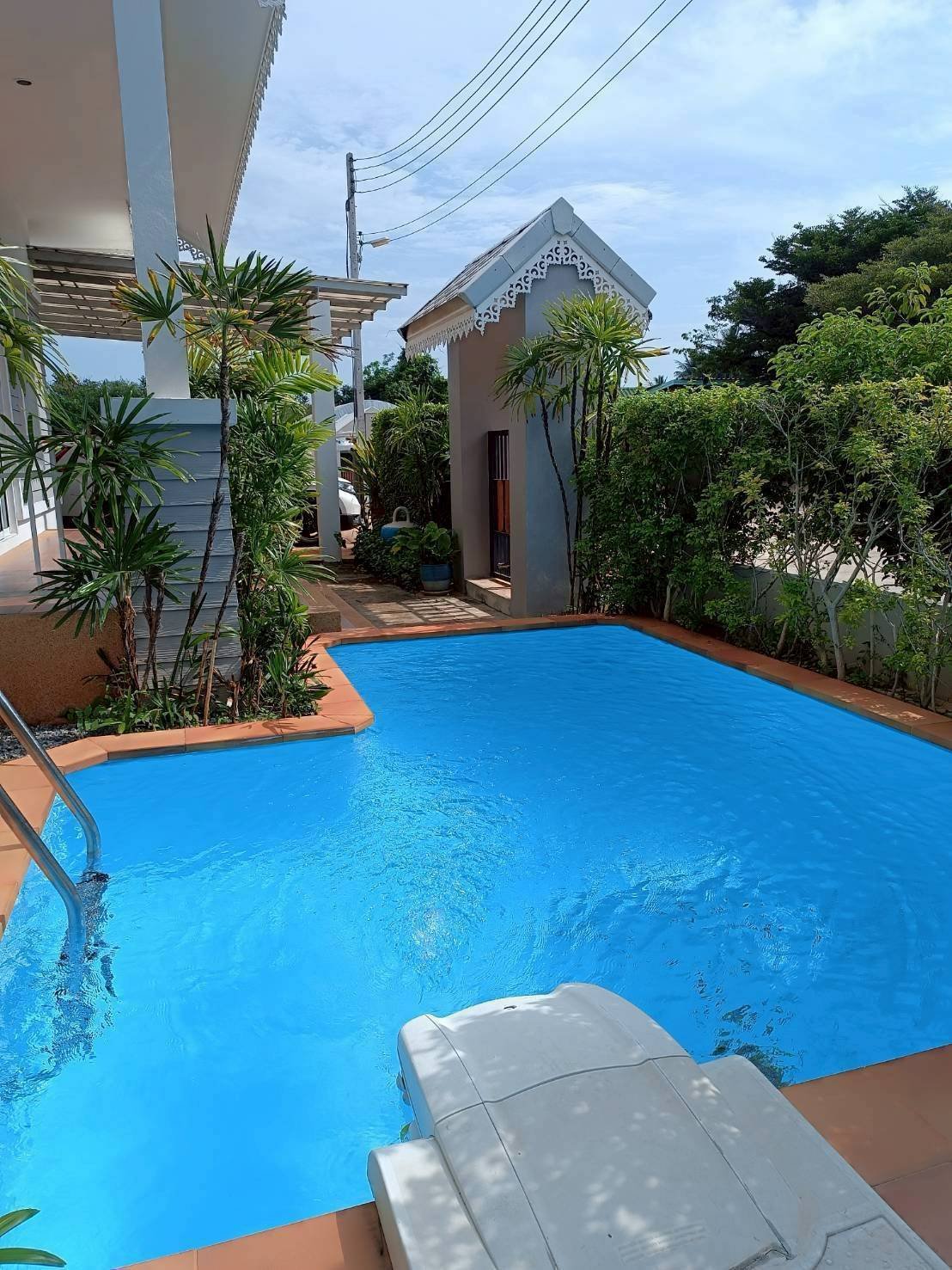 Private pool