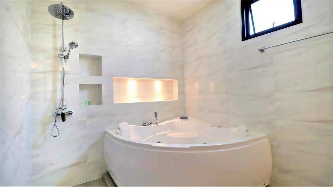 alwo-signature-luxury-villa-hua-hin-private-pool(17).jpg