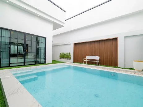 Private pool