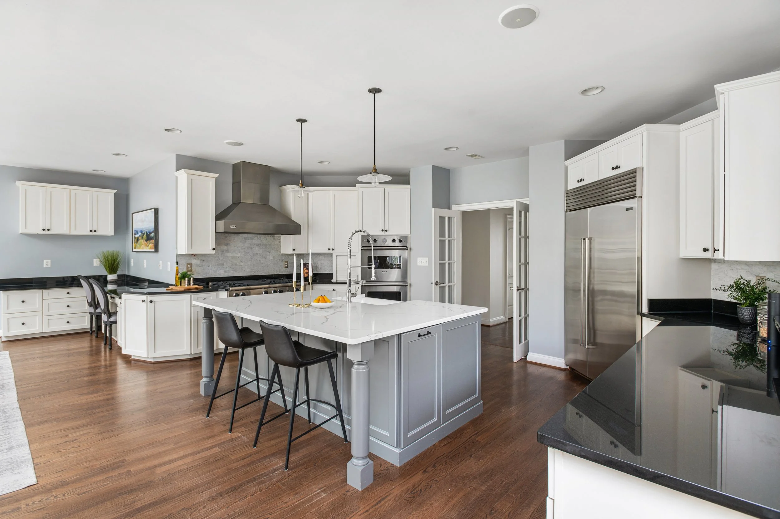 Gourmet Eat-in Kitchen