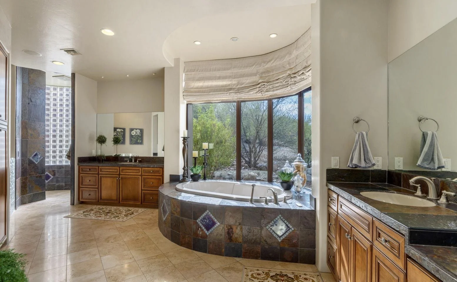 luxury-primary-master-bathroom