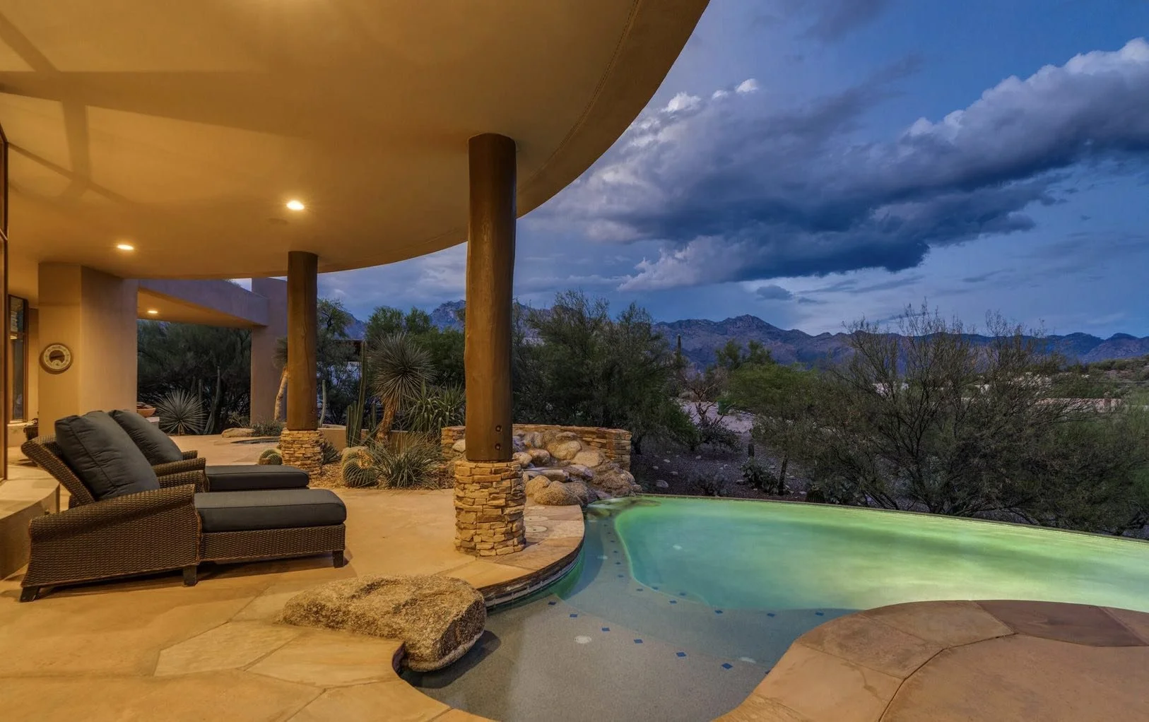 luxury-infinity-pool-catalina-foothills