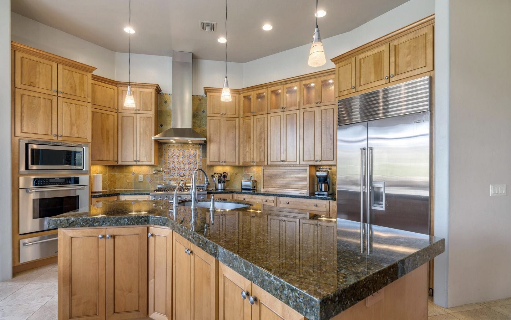 luxury-house-kitchen-with-highend-appliances