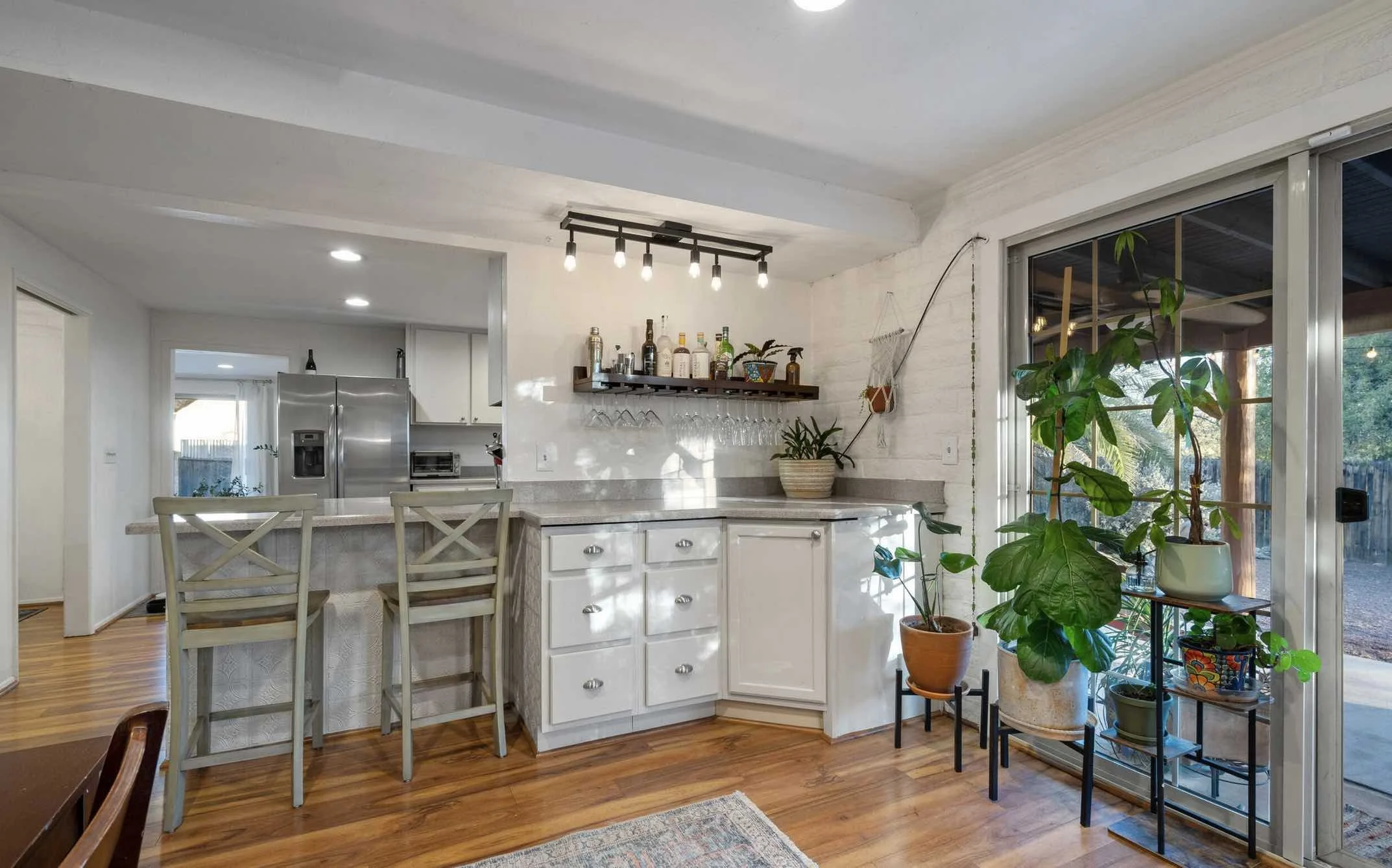 bar-area-next-to-kitchen