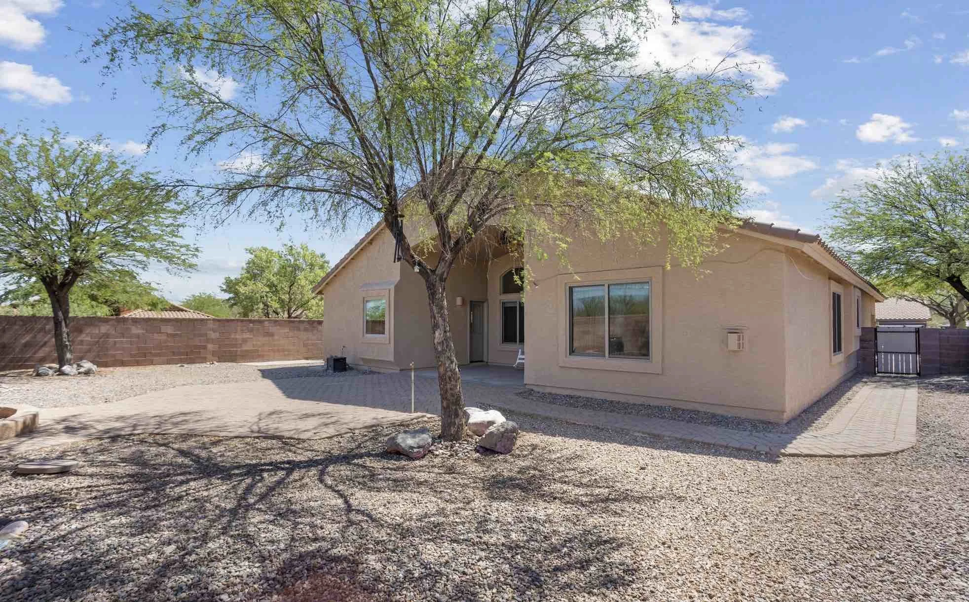 backyard-with-tree-and-large-yard-fenced-in