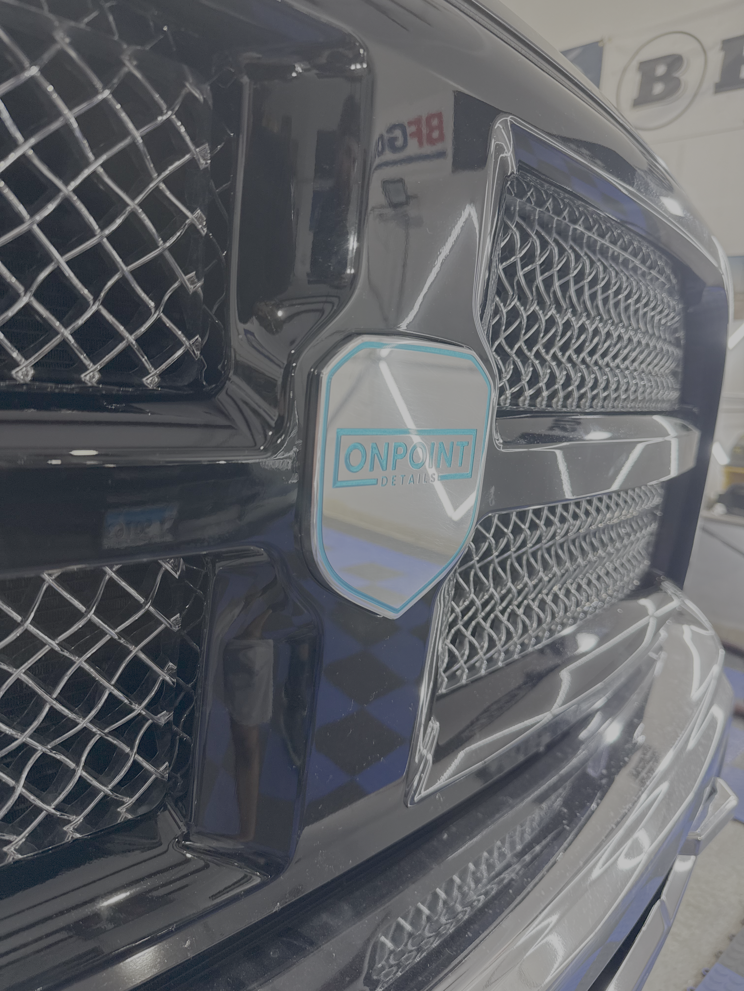ram billet front grille emblem-onpoint details 071426.png