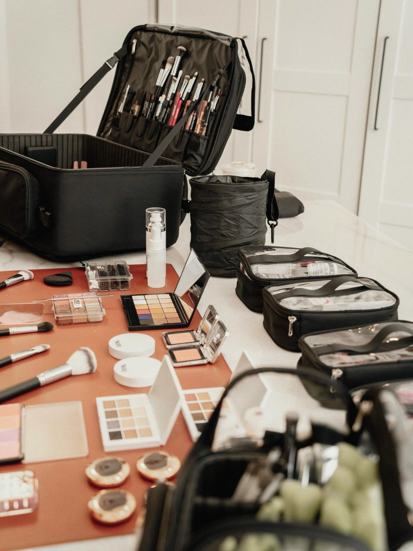 The tools of the trade. 🖤✨

Behind every great look is a kit full of products that have earned their place. I&rsquo;m pretty particular about what makes it into my bag &mdash; every product in here has a job to do and does it well.

Savannah&rsquo;s