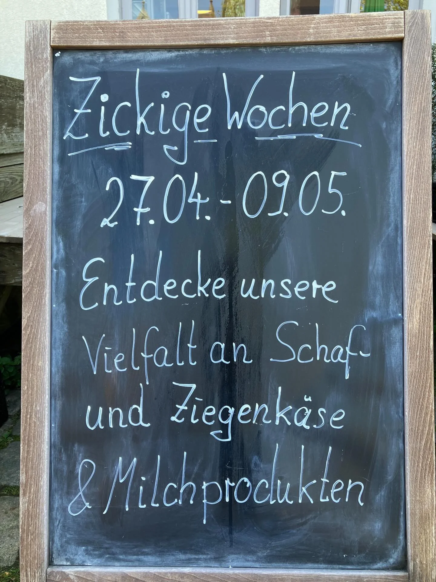 Aktuell haben wir besonders viele Produkte von Ziege und Schaf f&uuml;r euch da! Besonders in der K&auml;setheke erwarten euch viele Spezialit&auml;ten!
#ziegenk&auml;se  #schafsk&auml;se  #ziegenjoghurt  #schafjoghurt #labergerie