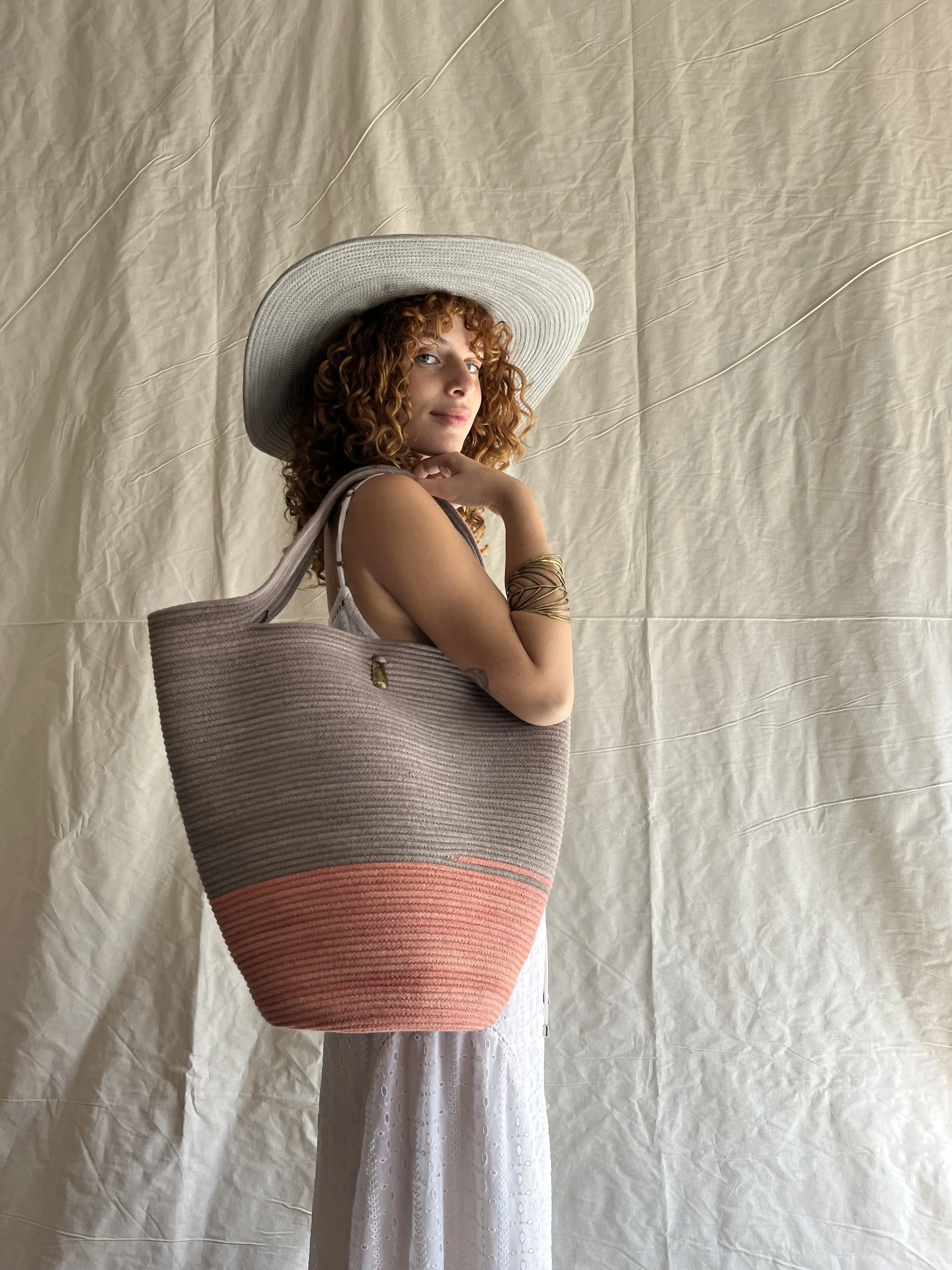 Gris y rosa