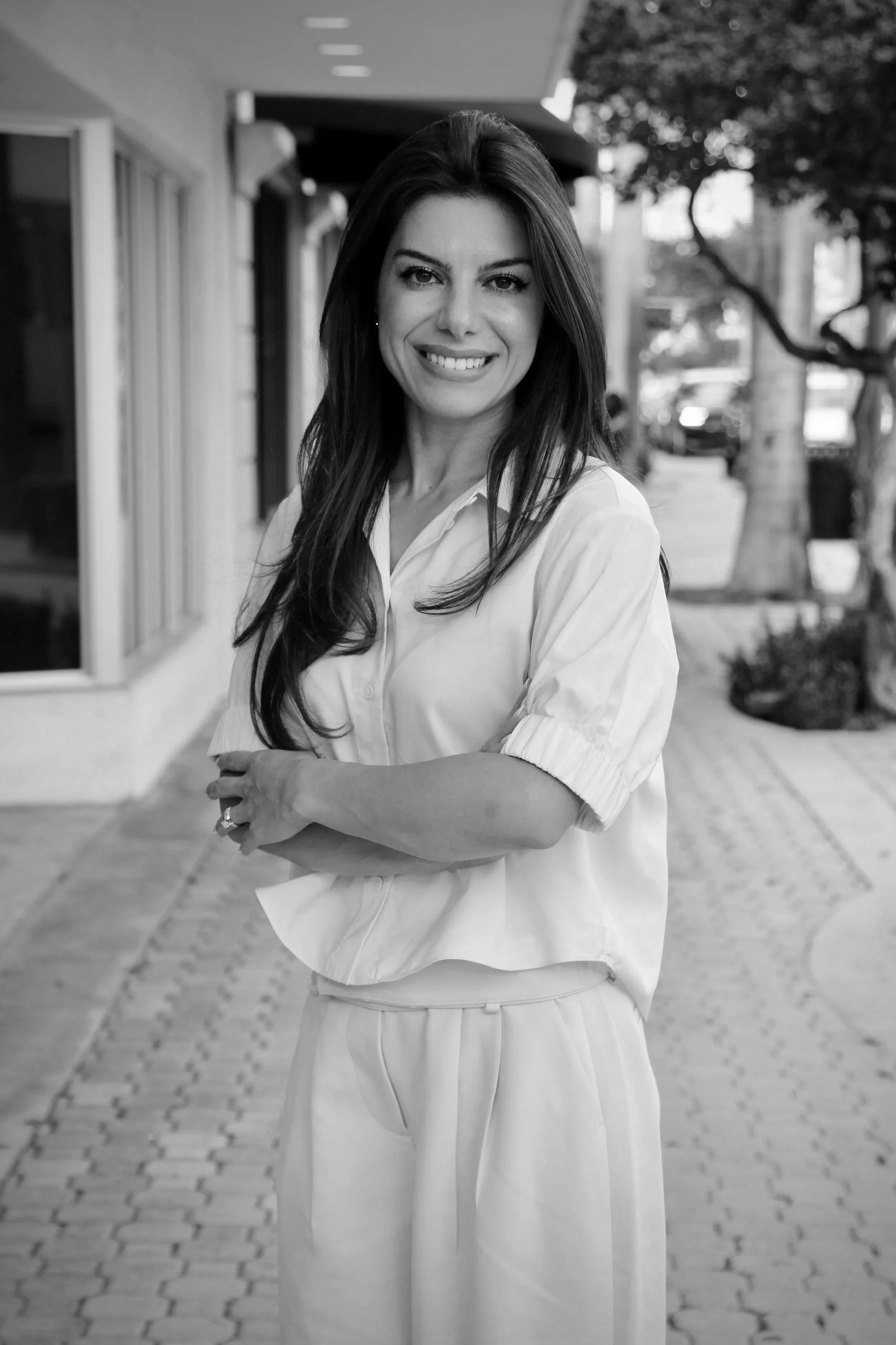 motherhood therapist crossing arms and smiling