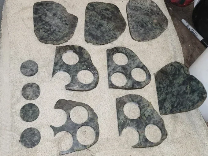 Round Vermont Serpentine Slab Cuts