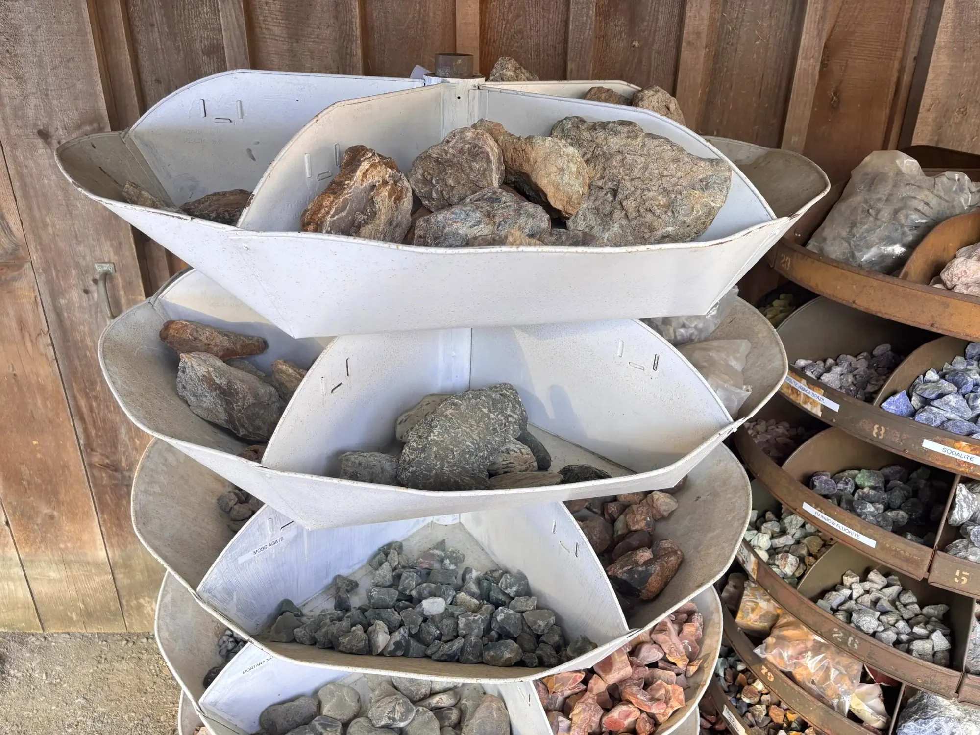 shop-exterior-outdoor-white-tiered-rack-rough-specimens-moss-agate-freds-rock-shop-putney-vt.webp